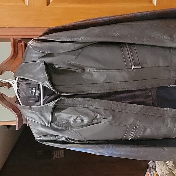 East 5th Women's Full Front Zip Leather Jacket - Picture 1 of 8